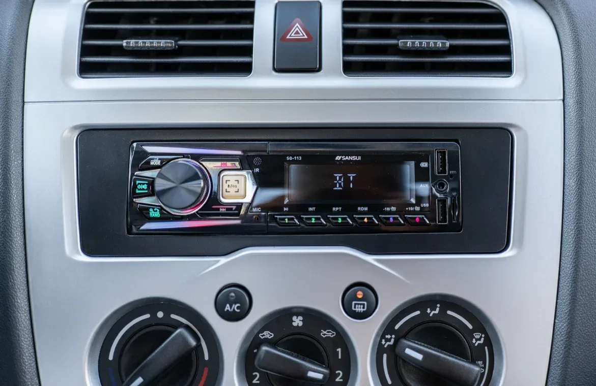 Radio AM/FM integrada con Bluetooth