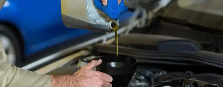 ¿Cómo saber qué aceite usa mi auto?