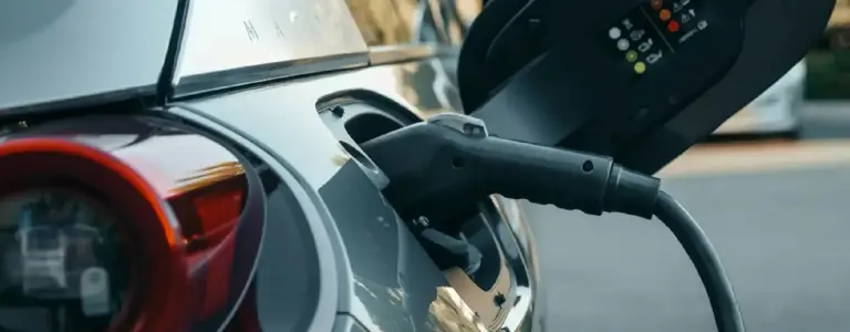 ¿Qué es un auto híbrido y por qué conviene uno en este año?