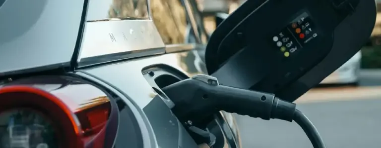 ¿Qué es un auto híbrido y por qué conviene uno en este año?